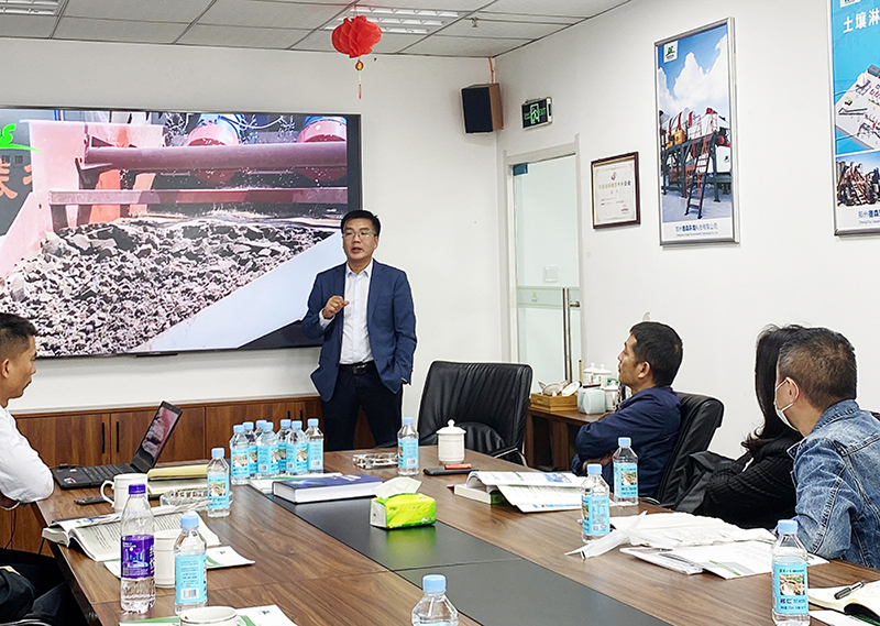 華中科技大學、中南大學一行蒞臨德森生產(chǎn)基地會談