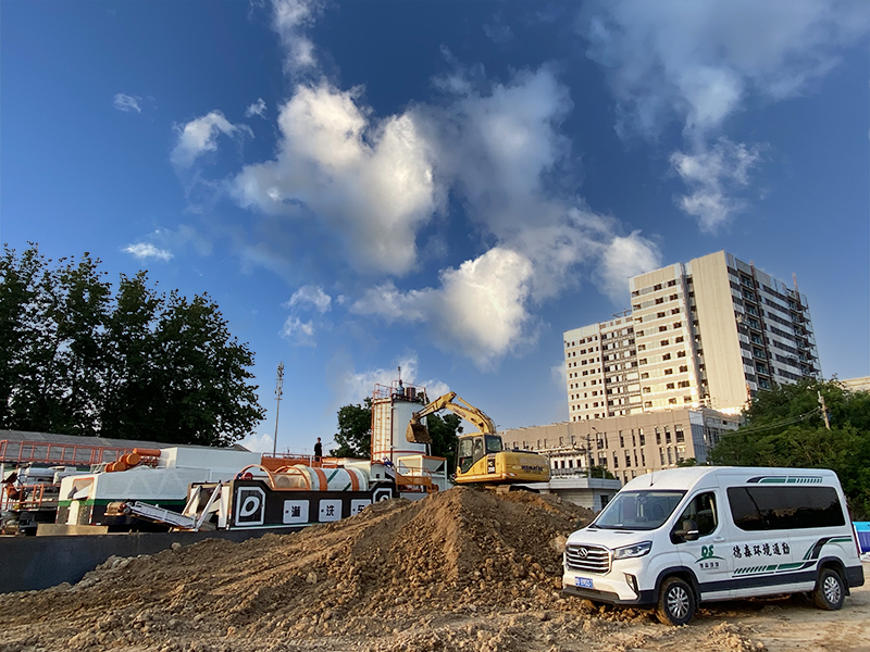 移動淋洗修復(fù)車應(yīng)用現(xiàn)場.jpg 移動淋洗修復(fù)車應(yīng)用現(xiàn)場